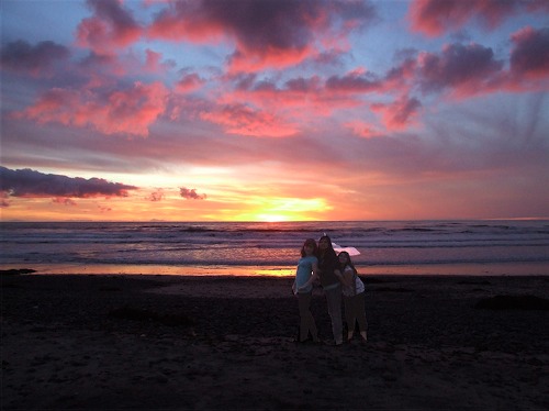 Thomas%20girls%20at%20sunset.jpg